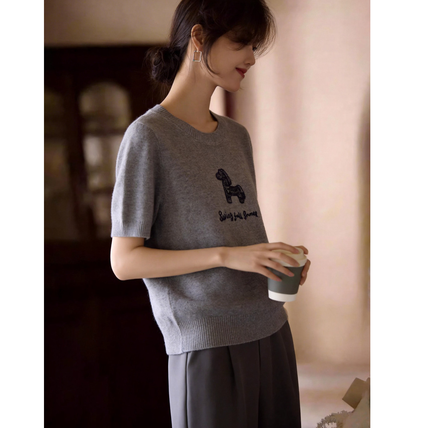 百家好莱赛尔亚麻刺绣小马设计针织衫女夏季新款减龄宽松显瘦上衣