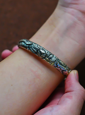 义清堂足银手工錾刻清莲绕腕手镯