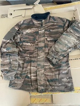 Worn winter special combat uniforms tops and pants without lining overalls sportswear suits random delivery without picking the number.