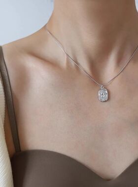 Retro Embossed Tulip Pendant Necklace For Women Personalized