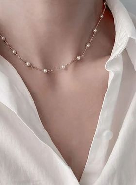 A women's beaded pearl lace gold gothic pendant collar neckl