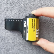 Purple-Yi sister 5207 rubber roll film volume 135 250D daylight volume 36 sheets