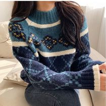 2023 years of winter clothing new port Wind retro foreign air and reduced age Hanyuan Temperament Semi-High Neckline Cardiovert Sweater Woman