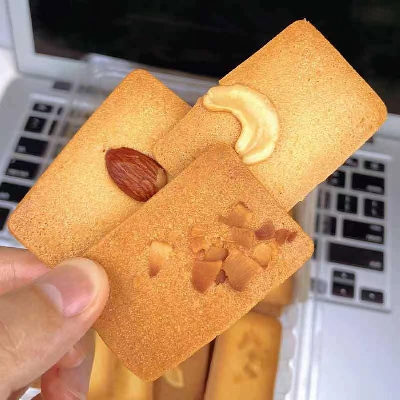 坚果芙饼干椰片脆腰果巴旦木休闲零食品小吃早餐圣诞曲奇网红爆款