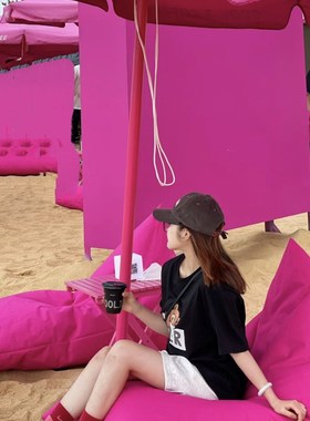 玫红色沙滩椅遮阳伞网红店铺摆件装饰打卡M点布置粉色户外拍照道