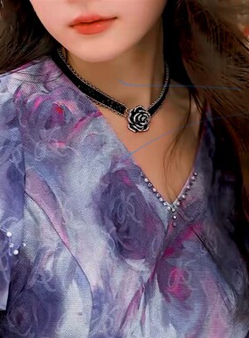 韩国网红气质水钻黑玫瑰项链吊坠2022年新款潮短锁骨链水晶颈链女