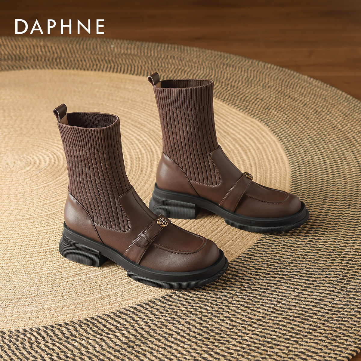 达芙妮瘦瘦靴短靴女冬2025新款加绒弹力袜靴英伦风马丁靴棕色女靴,淘宝优惠券,粉丝福利购,淘宝优惠卷