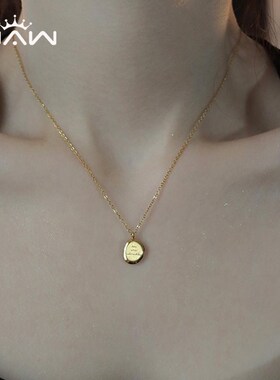 几何字母圆牌项链女2o024新款爆款轻奢小众设计高级感锁骨链颈链