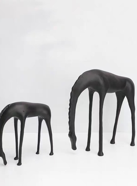 铁艺人摆件现代轻奢搭讪者迎宾人