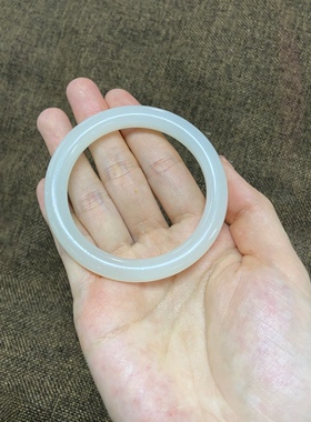 精选新疆和田玉高冰种晴水绿高奢手镯细圆条叮当美人镯青翠色女款