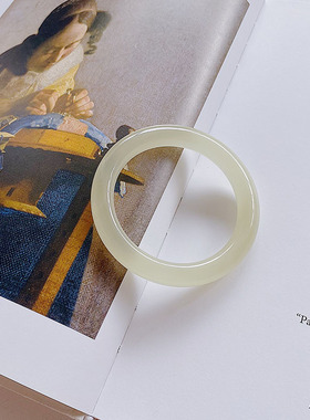 温柔永远臣服#天然冰透青白玉圆条手镯温柔气质浅绿圆润玉镯女