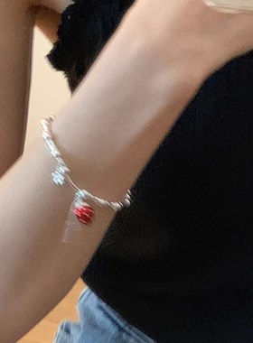 红色草莓手链女圆珠个性手串高级感轻奢小L众精致冷淡风百搭手饰