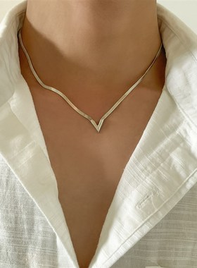 锁骨链男个性简约小众V形铜扁蛇链项链美式潮牌搭男生蛇骨链潮流