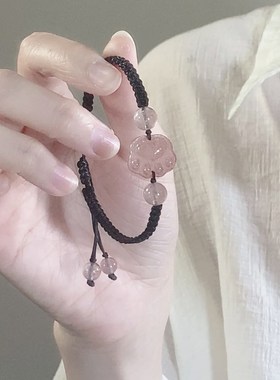 招桃花草莓晶手链招财情侣猫爪吊坠女夏粉水晶手链简约甜美送礼物