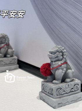 还没断奶就出来看门的狮子摆件