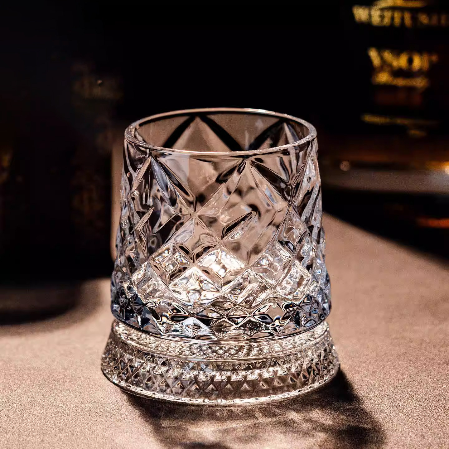 创意水晶旋转威士忌酒杯家用高级感不倒翁啤酒杯解压洋酒杯,淘宝优惠券,粉丝福利购,淘宝优惠卷