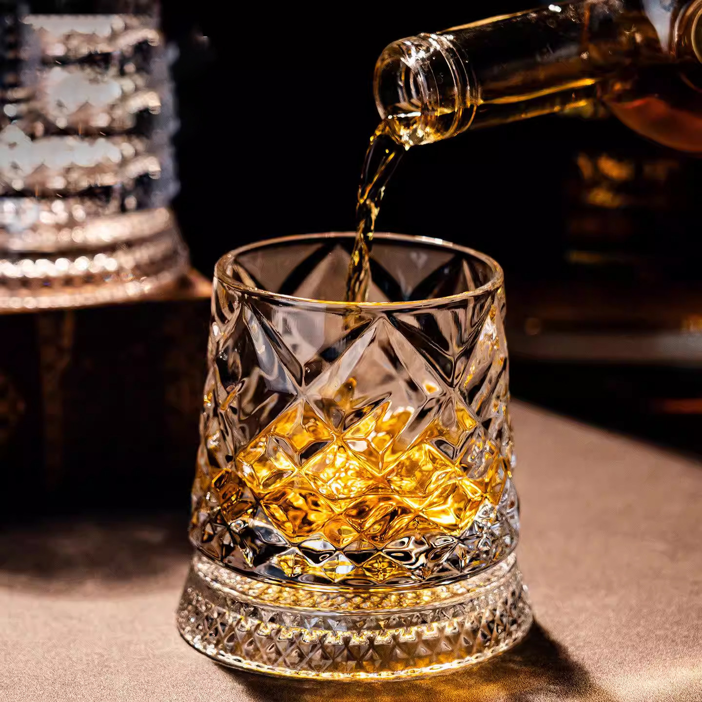 创意水晶旋转威士忌酒杯家用高级感不倒翁啤酒杯解压洋酒杯,淘宝优惠券,粉丝福利购,淘宝优惠卷