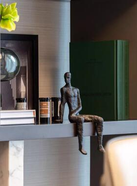 现代简约样板间创意抽象思考者人物酒架书房装饰品摆件桌面摆设