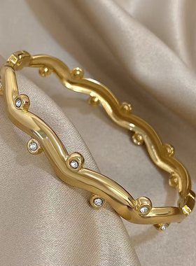 轻奢感轻欧美风波浪花枝镶钻卡扣手镯不锈钢镯子情侣手饰
