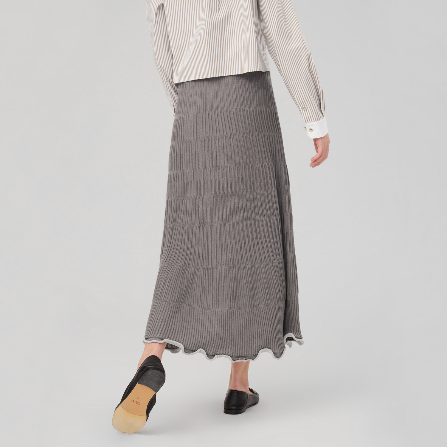 OVVOVV2023秋冬新款女装丝羊毛竖条纹肌理自然卷边针织半裙