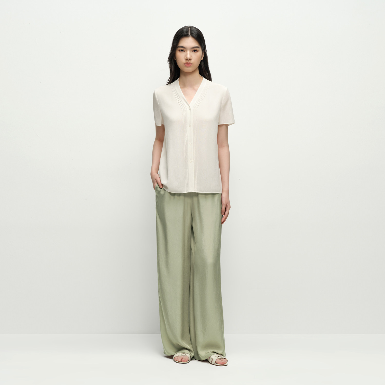 【重磅真丝】OVV2025春夏新款女装22MM鬼绉V领短袖衬衫