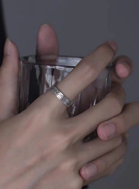 新款戒指男潮男士个性复古冷淡风单身戒小众英文字母食指指环饰品