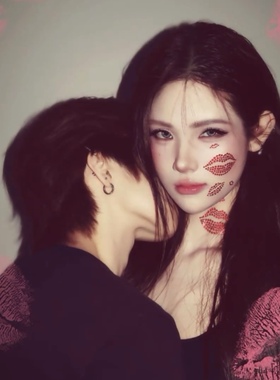 红唇吻痕水钻脸贴演唱会写真