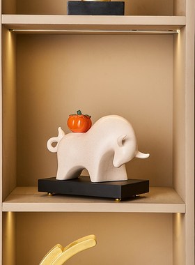 轻奢高档牛c柿摆件家居客厅玄关酒柜电视柜装饰品办公室桌面工艺