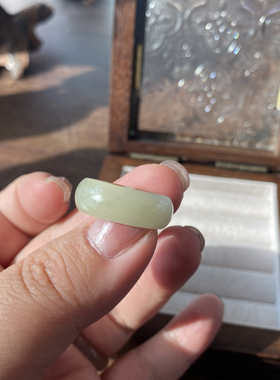 和田玉且末一口糖白戒圈包容水痘结构港11-12码内径16宽7.8厚3.6