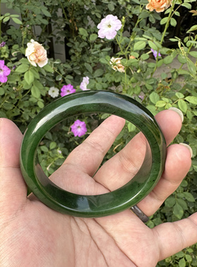 和田玉碧玉聚红皮菠菜绿手镯圈口61.5条宽15.2包容表面结构纹