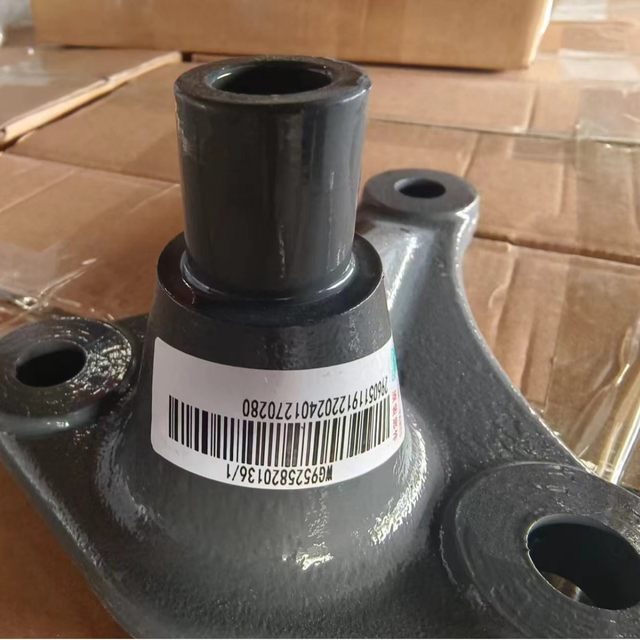 Applicable to the lower support of heavy-duty flip cylinder WG9525820136