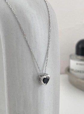 简约爱心项链女时尚设计高级感锁骨链黑色甜酷百搭W颈链冷淡风配