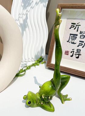 瑜伽青蛙网红小摆件创意树脂工艺品琉璃治愈解压礼物桌面趣味装饰