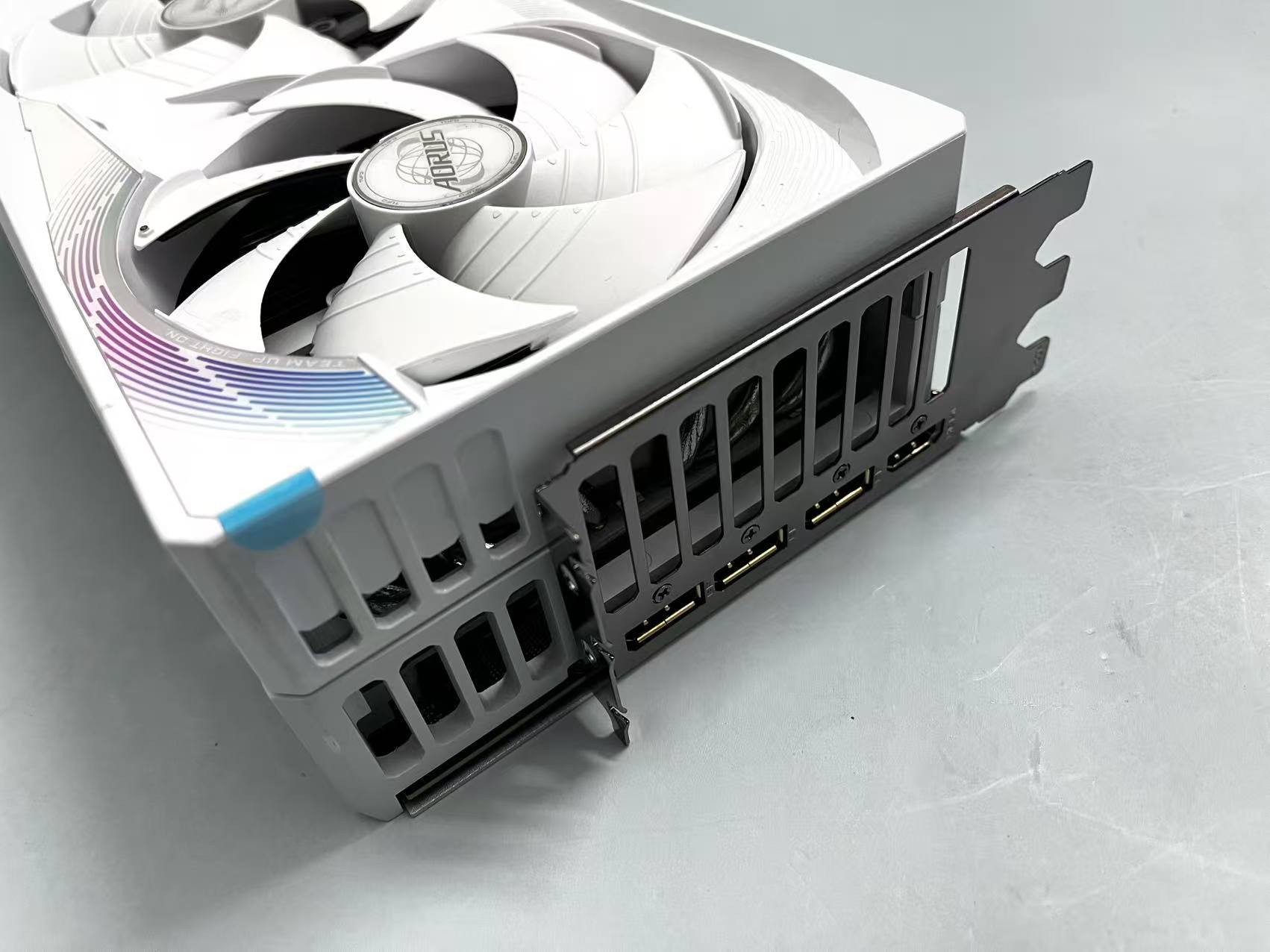 技嘉AORUS RTX5090 白色超级雕显卡散热器，DIY手办摆件、装饰品