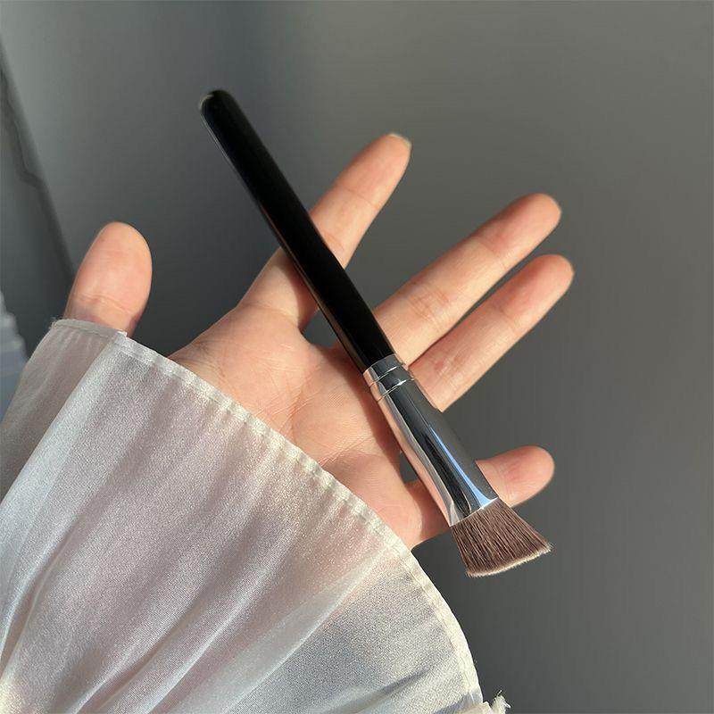 斜三角熨斗刷高光刷面部中提亮泪沟刷眼头遮瑕刷化妆刷无痕粉底刷,淘宝优惠券,粉丝福利购,淘宝优惠卷