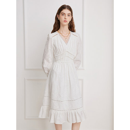 Goodland美地白色法式刺绣连衣裙女蕾丝v领2026春新款LC36105230 - 图1