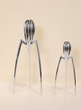 现代简约软装摆件样板q间售楼处茶几金属三角叉铸铁章鱼榨汁机摆