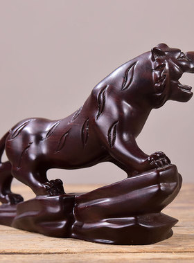 黑檀木雕老虎摆件实木质上山虎生肖工艺品家居办公桌面装饰工艺品