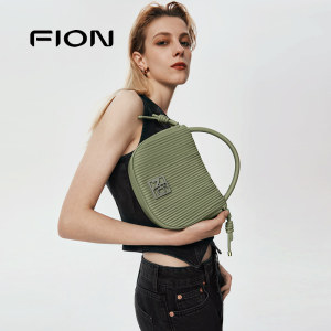 Fion/菲安妮女包褶皱包马鞍包真皮2024新款小方包斜挎手提小香包