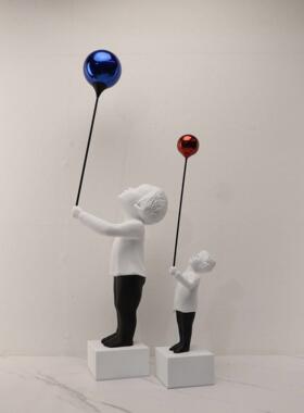 现代极简轻奢树脂气球人物摆件样板房客厅茶几玄关家居装饰品摆件