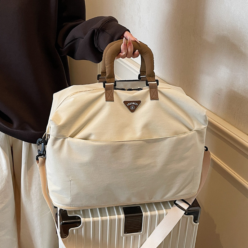 New lightweight large capacity travel bag portable fitness bag