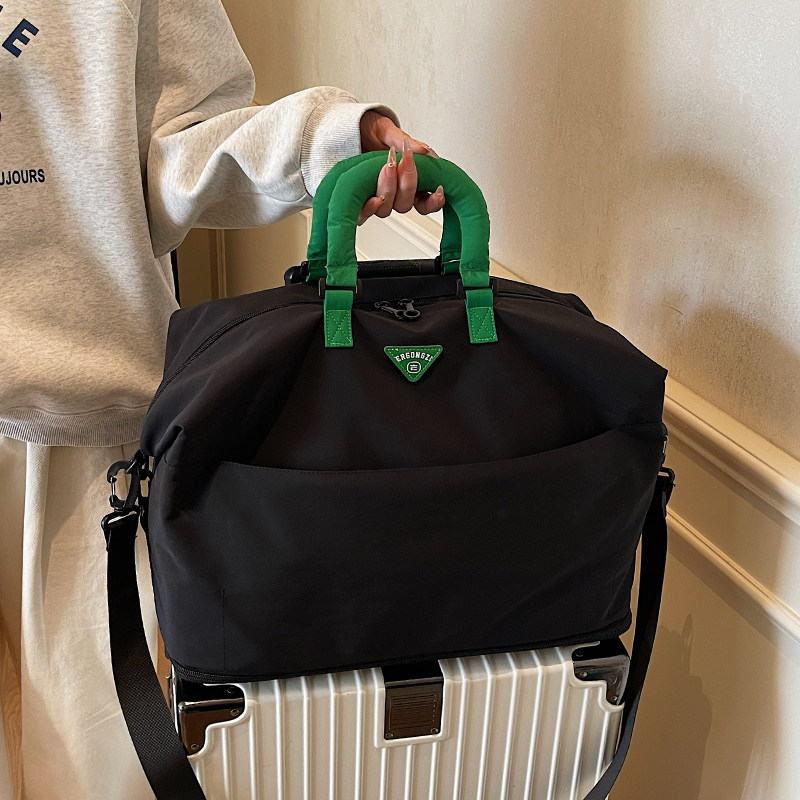 New lightweight large capacity travel bag portable fitness bag