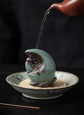 陶瓷小貔貅茶宠摆件哥窑手工把玩钳子元宝可养茶玩创意茶台装饰品