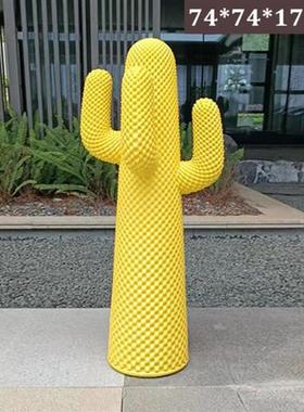 网红仙人掌玻璃钢衣架雕塑商场店铺家居美陈落地装饰潮流大摆件