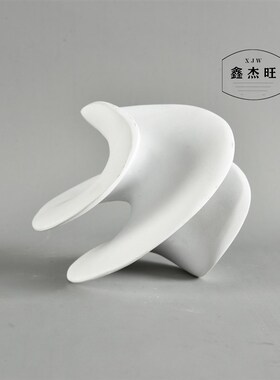 现代简约白色异形旋o转扭曲陀螺摆件摆设样板房售楼处书房软装饰