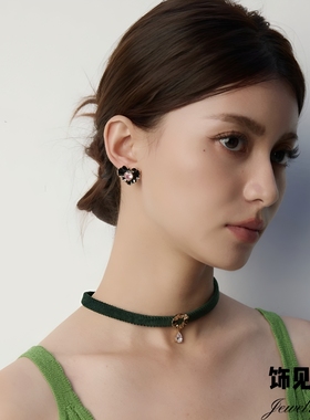 法式复古高级感绿丝绒黑pu锆石项链爱心吊坠锁骨链小众气质项圈女
