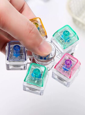 爆款PC透明3键4键5键陀螺解压按键玩具钥匙扣带灯指尖按压发光
