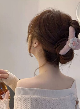 毛绒针织花朵抓夹女高级感