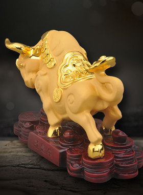 厂家直供就是牛汽车内摆件招财金牛办公室装饰品桌面小绒沙金
