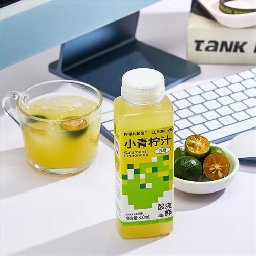 柠檬共和国新品鲜柠檬汁草莓蜜桃果汁小青柠鸭屎香饮料300ml*6瓶 - 图2